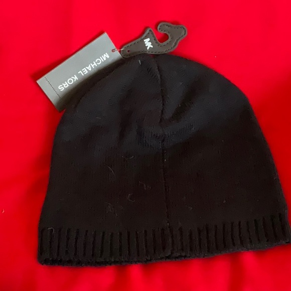 45. NWT Michaell Kors Acry Beanie - Picture 2 of 3